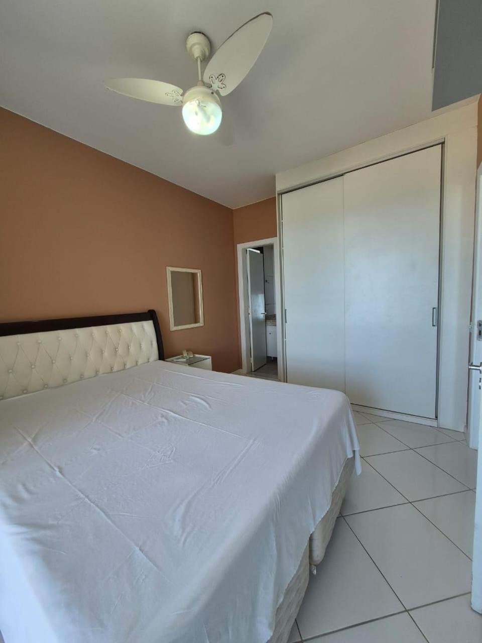 Apartamento de 3 Quartos - De Frente para o Mar